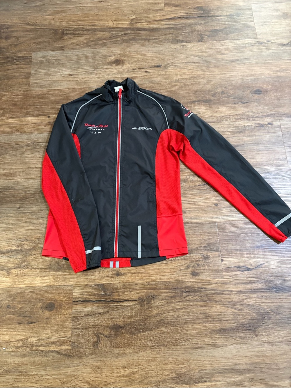 Women’s Brooks Rock and Roll Savannah Marathon Jacket- small